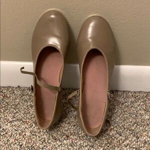 ✨👯♀️ Bloch Tan Buckle Tap Shoes – Gently Used, Great Sound, Size Up! Size 9